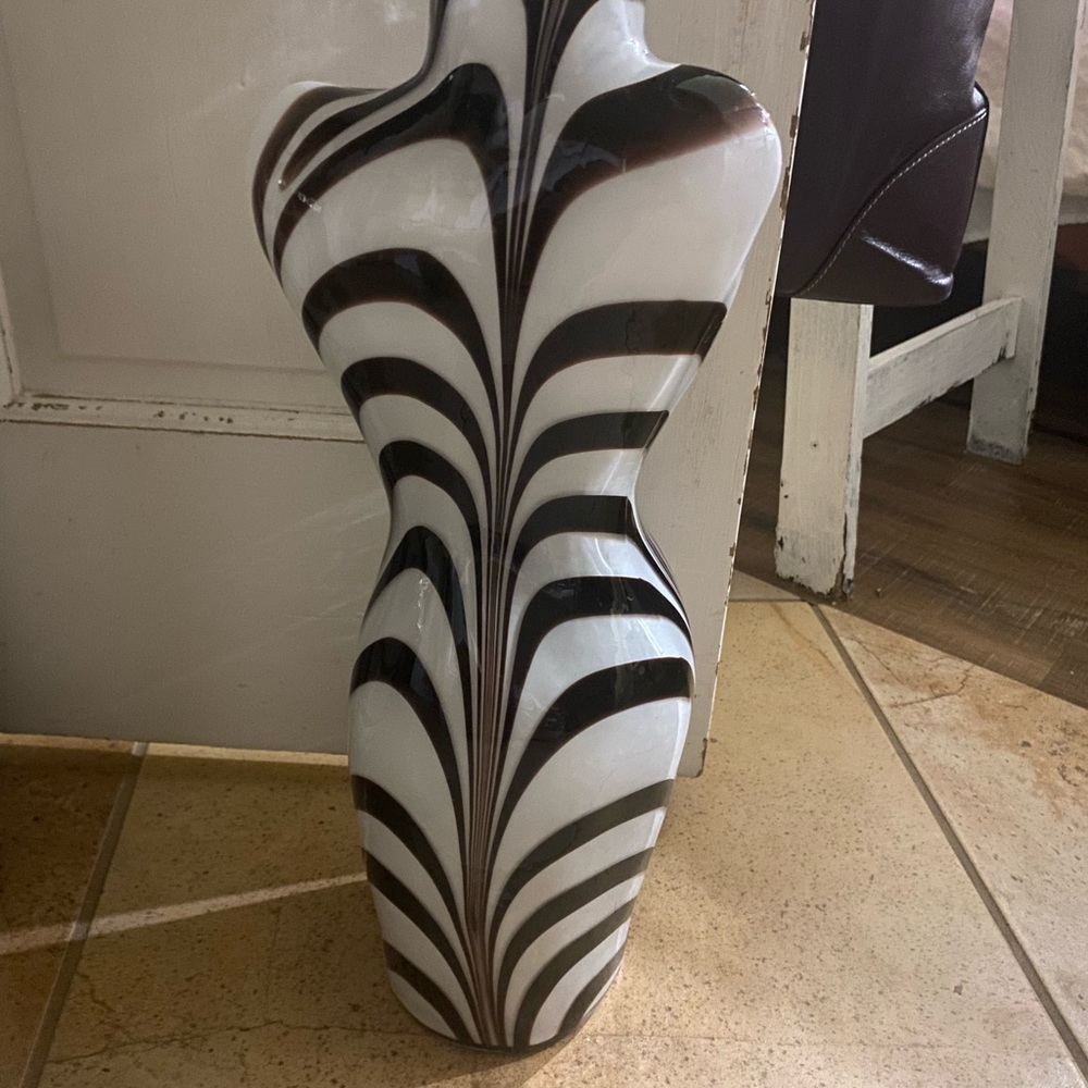 Vase - Picture 4 of 6